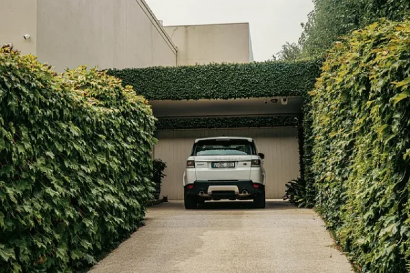 Grundstück mit Garage
