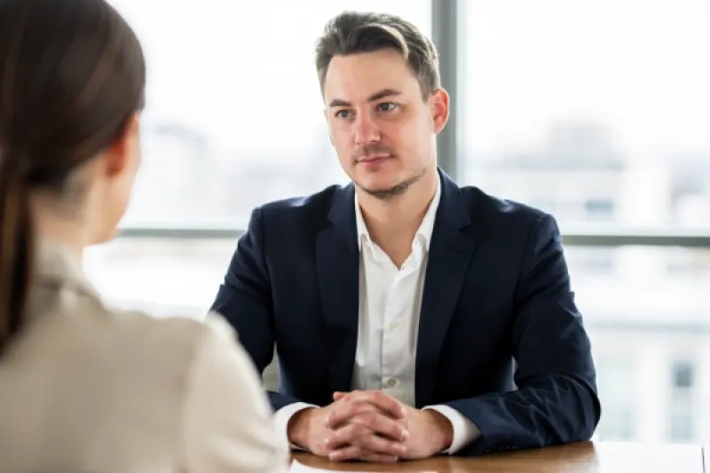 Anwalt im Beratungsgespräch